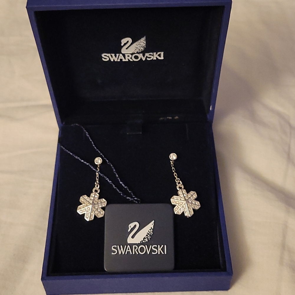 New Swarovski 🦢earrings